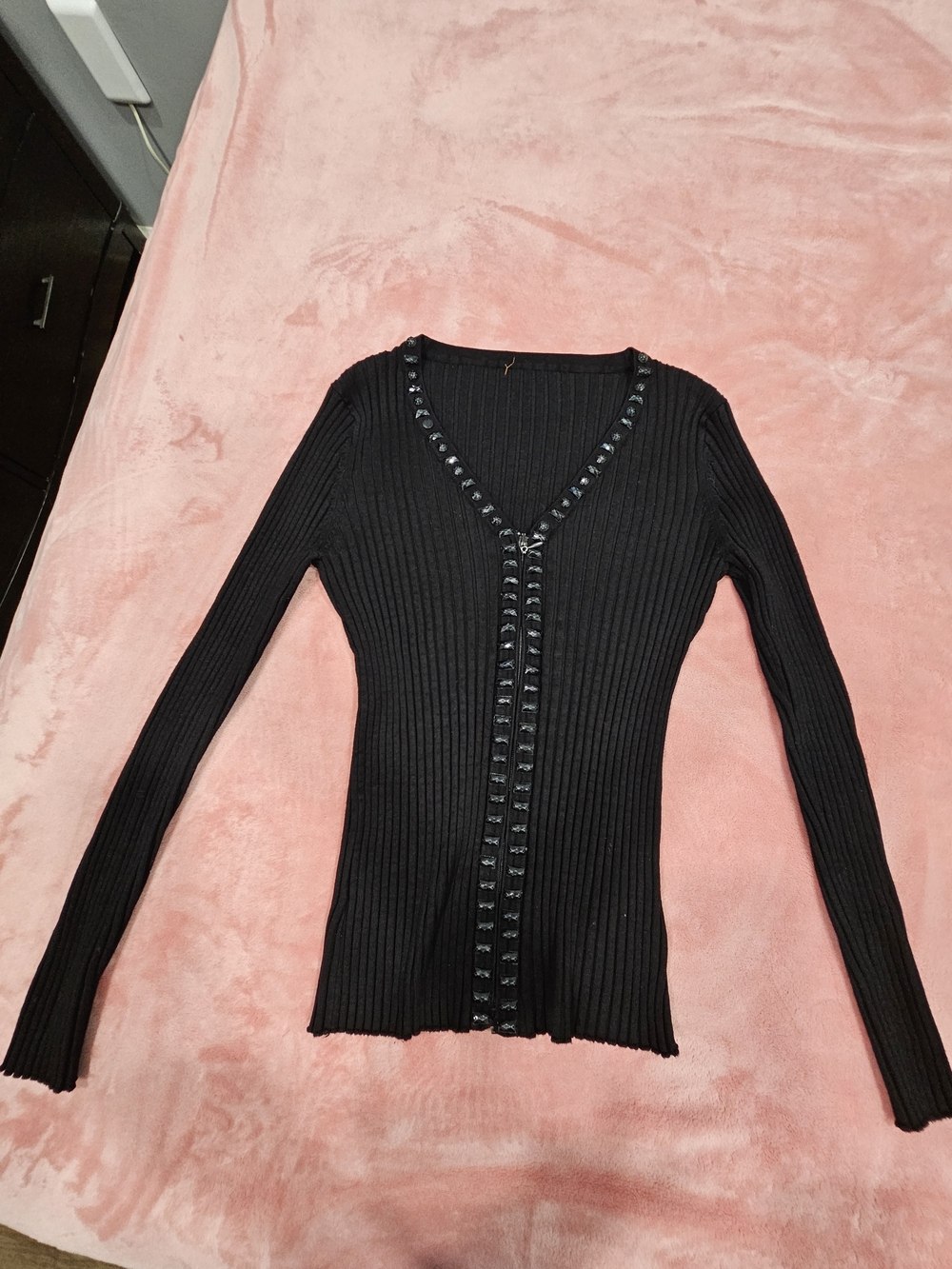 Slim Ribbed V-Neck Sweater with Stud Trim - Black